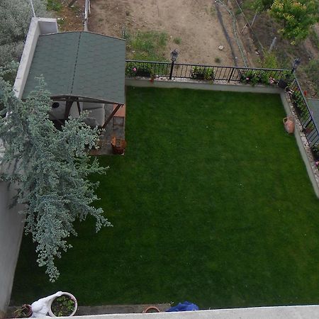 Irmak Family Pension & Apartments Ечеабат Екстериор снимка